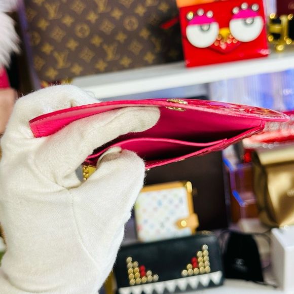 LOUIS VUITTON Vernis Envelope Plate Pouch Framboise Pink Gold Enamel Charms Card - Picture 7 of 9